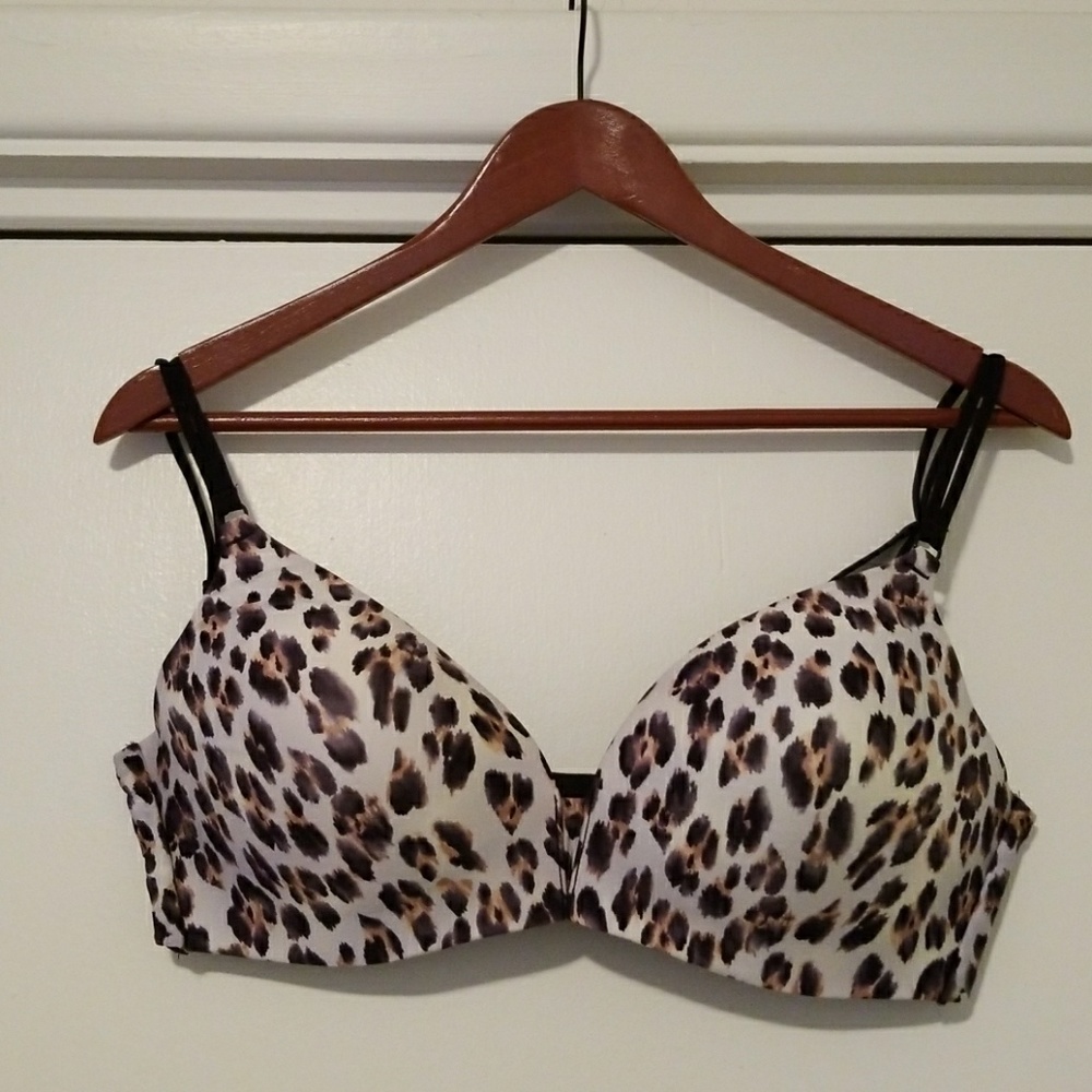 NWOT VS no wire cheetah bra